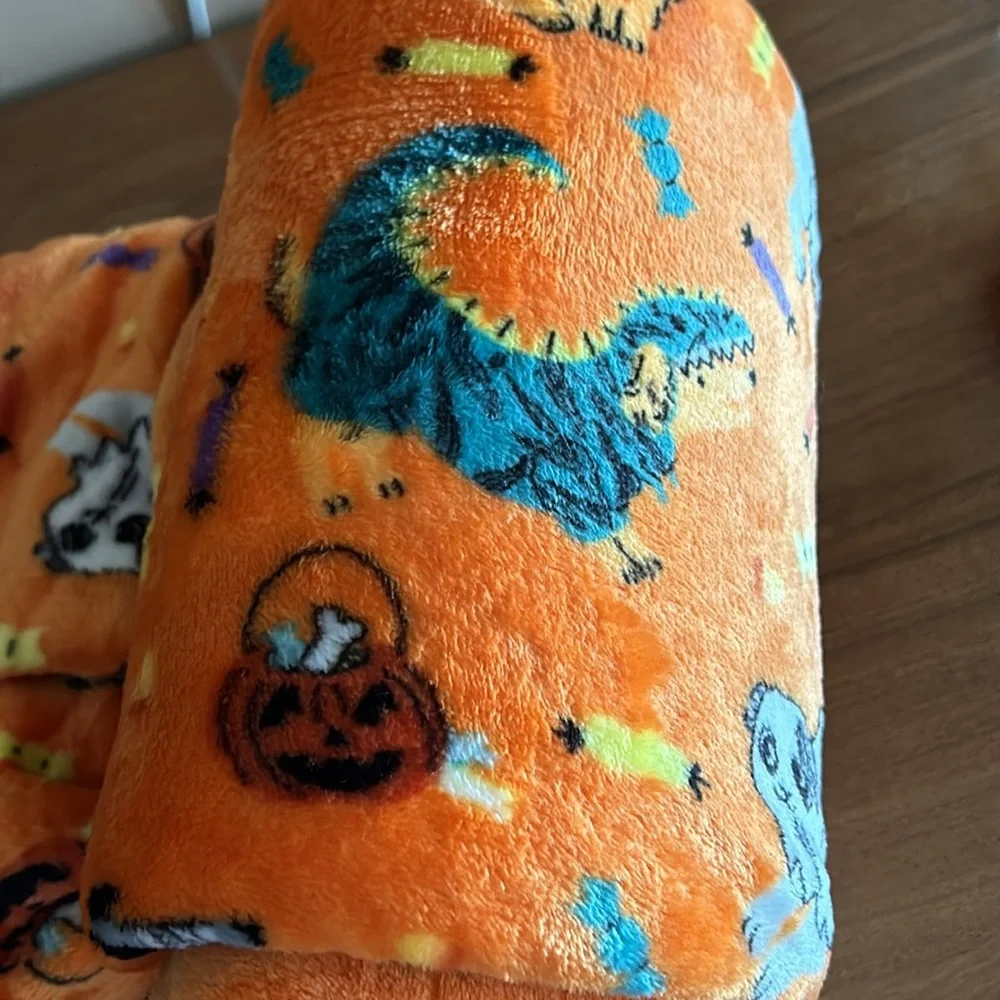 Halloween throw